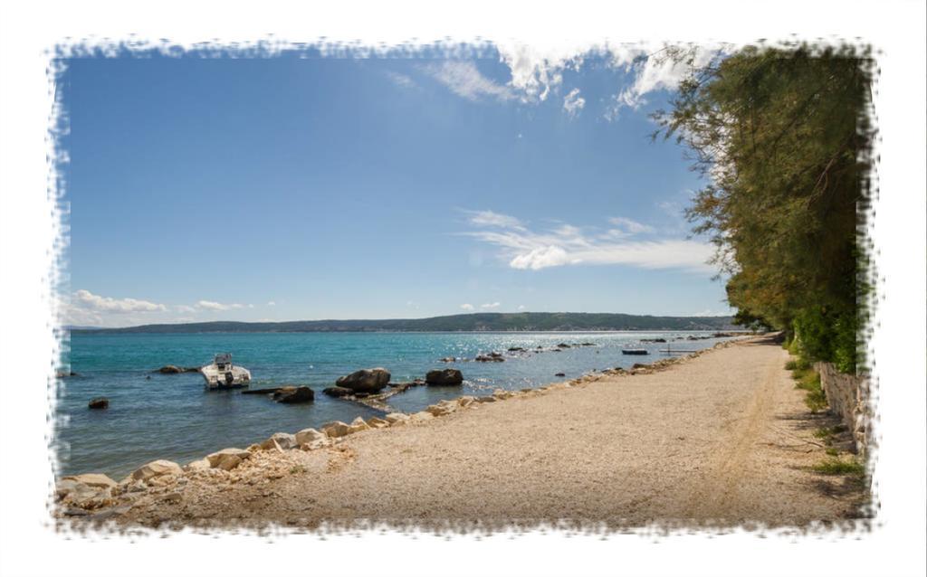 Hostel Oktarin Kastela Bagian luar foto